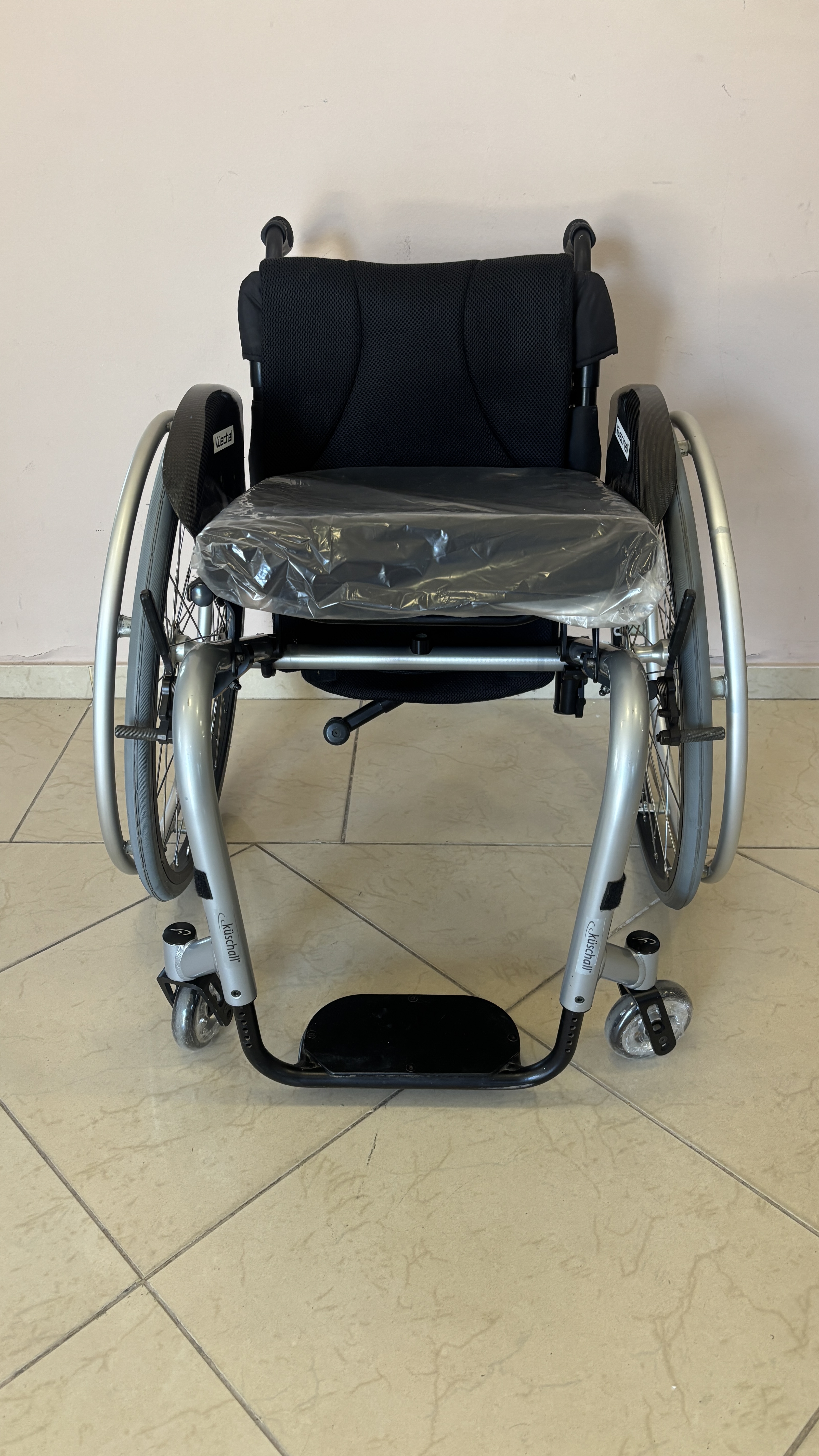Küschall aktív kerekesszék, Küschall, merev vázas kerekesszék, küschall, kuschall, aluminium kerekesszék, könnyű kerekesszék, Spinergy kerekek, könnyű aktív kerekesszék, kuschall, összecsukható aktív kerekesszék --